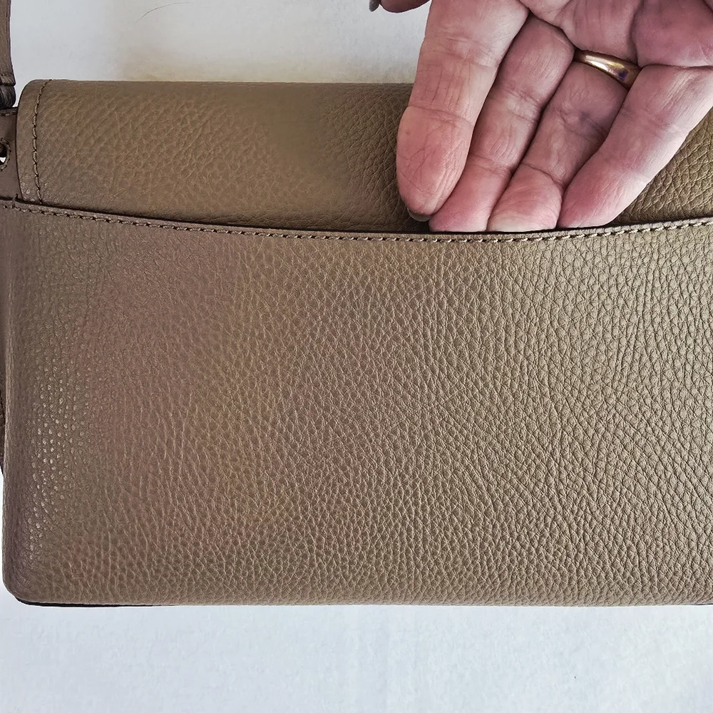 NWT Michael Kors Evelyn Medium Flap Crossbody Bag Beige Pebbled Leather Purse